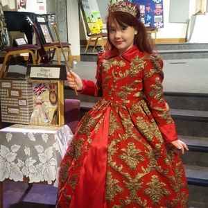 Queen Elizabeth Costume
